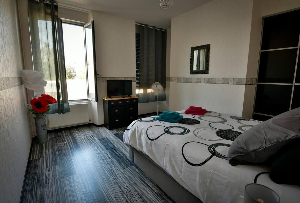 Grand Appartement De Haut Standing En Centre-Ville Montluçon Buitenkant foto
