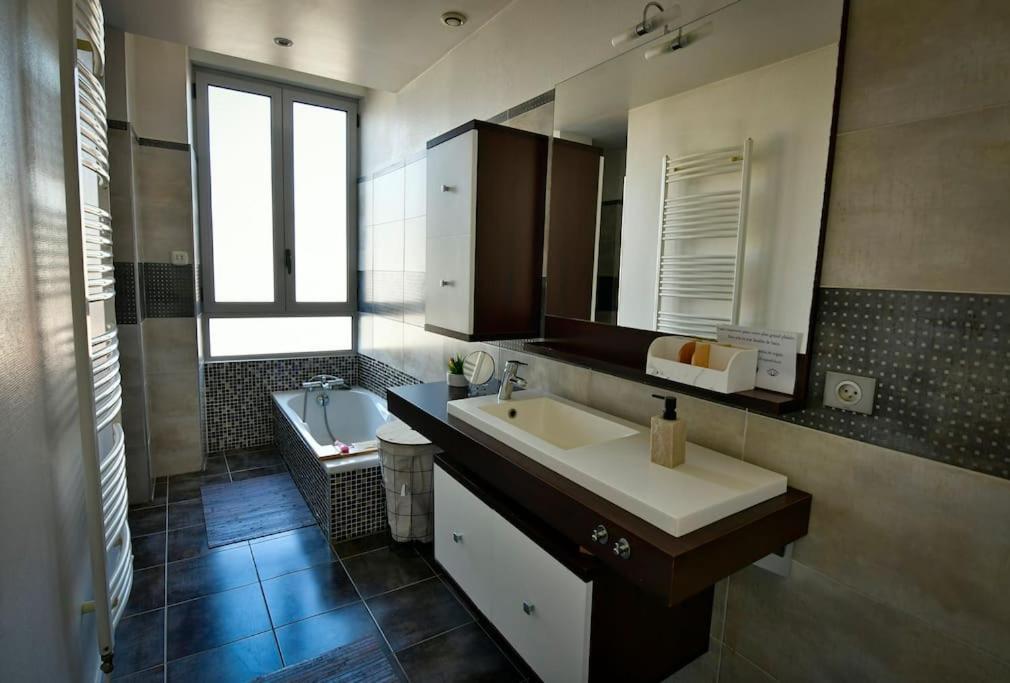 Grand Appartement De Haut Standing En Centre-Ville Montluçon Buitenkant foto